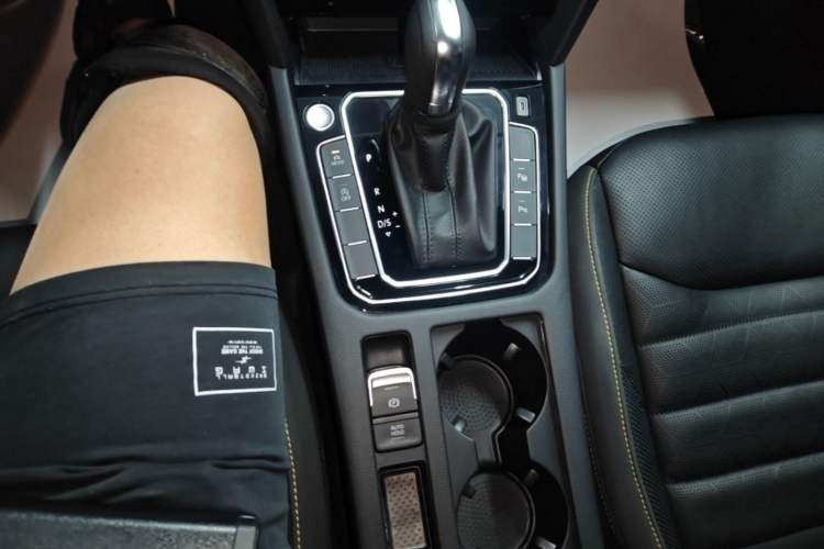 Used Volkswagen FAW-Volkswagen CC 2024 380TSI Striking Edition Gear Lever