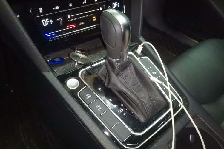 Used Volkswagen FAW-Volkswagen CC 2024 380TSI Striking Edition Gear Lever
