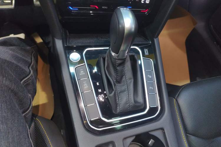 Used Volkswagen FAW-Volkswagen CC 2024 380TSI Striking Edition Gear Lever