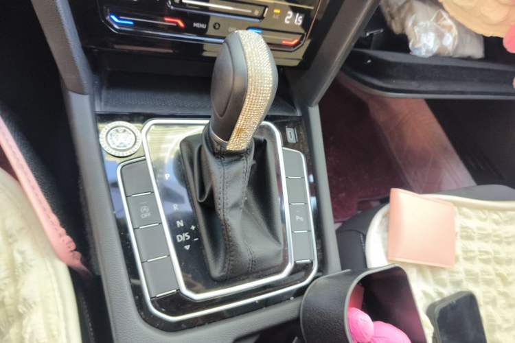 Used Volkswagen FAW-Volkswagen CC 2024 330TSI Spectacular All-inclusive Model Gear Lever