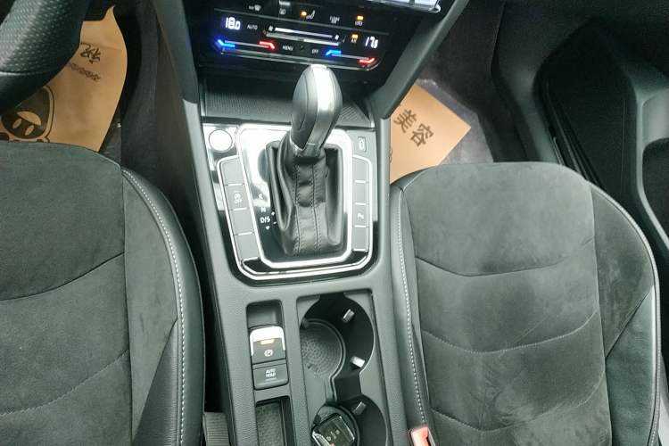 Used Volkswagen FAW-Volkswagen CC 2024 330TSI Ignite Edition Gear Lever
