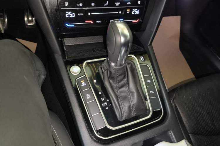 Used Volkswagen FAW-Volkswagen CC 2024 380TSI Striking Edition Gear Lever