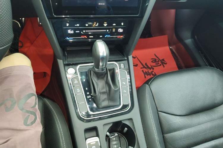 Used Volkswagen FAW-Volkswagen CC 2024 380TSI Striking Edition Gear Lever