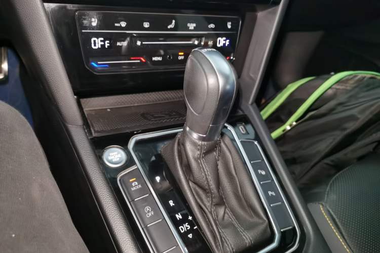 Used Volkswagen FAW-Volkswagen CC 2024 380TSI Striking Edition Gear Lever