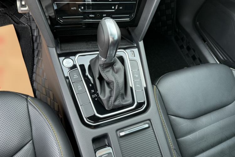 Used Volkswagen FAW-Volkswagen CC 2024 380TSI Striking Edition Gear Lever
