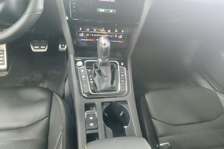 Used Volkswagen FAW-Volkswagen CC 2024 380TSI Striking Edition Gear Lever