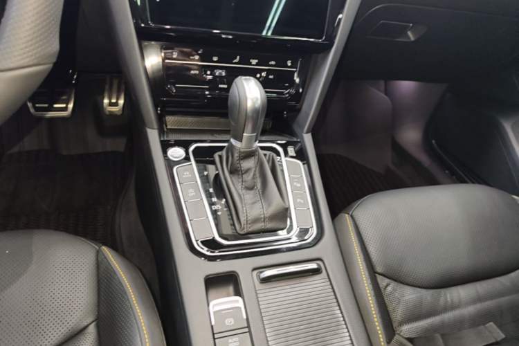 Used Volkswagen FAW-Volkswagen CC 2024 380TSI Striking All-Encompassing Edition Gear Lever
