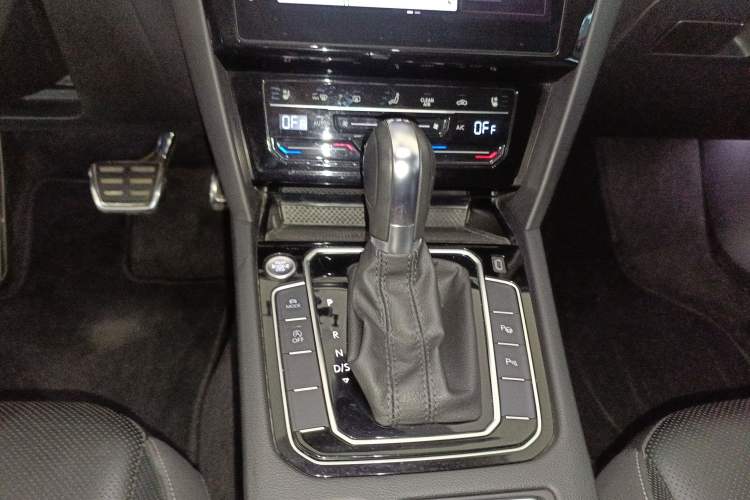 Used Volkswagen FAW-Volkswagen CC 2024 Estate Car 380TSI Hunter's Heart Edition Gear Lever