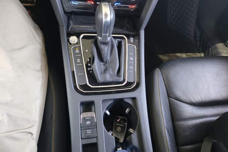 Used Volkswagen FAW-Volkswagen CC 2024 380TSI Striking Edition Gear Lever