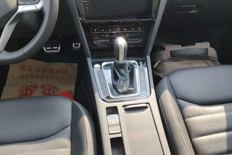 Used Volkswagen FAW-Volkswagen CC 2024 Estate Car 380TSI Hunter's Heart Edition Gear Lever
