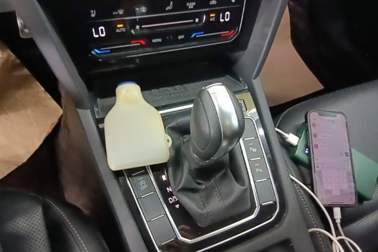 Used Volkswagen FAW-Volkswagen CC 2024 Estate Car 380TSI Hunter's Heart Edition Gear Lever