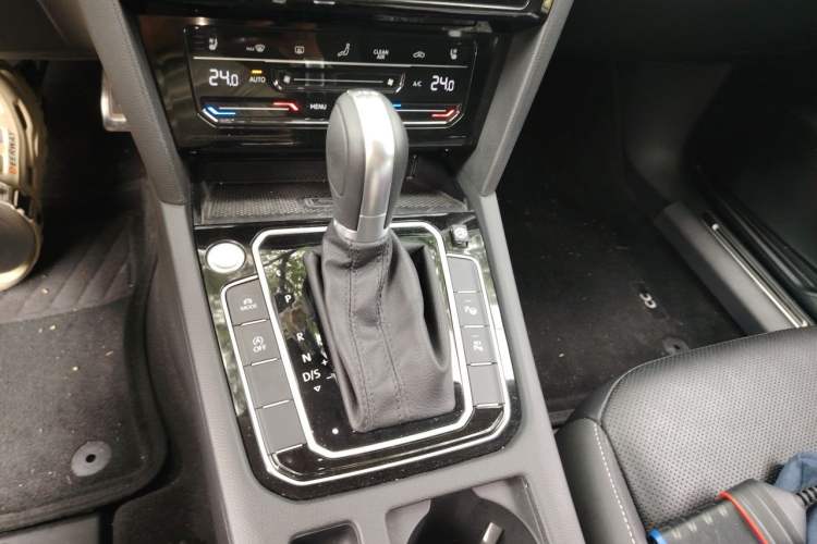 Used Volkswagen FAW-Volkswagen CC 2024 Estate Car 380TSI VarioPak Edition Gear Lever