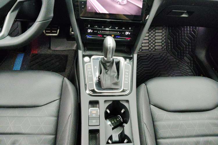 Used Volkswagen FAW-Volkswagen CC 2024 380TSI Striking All-Encompassing Edition Gear Lever