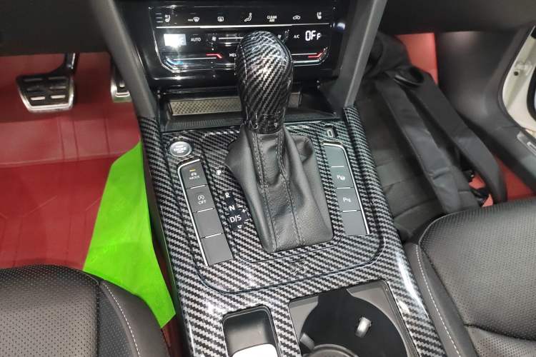 Used Volkswagen FAW-Volkswagen CC 2024 Estate Car 380TSI Hunter's Heart Edition Gear Lever
