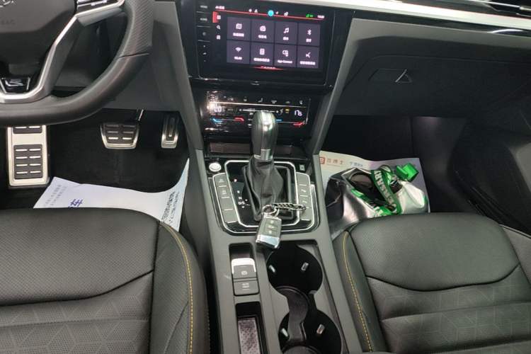 Used Volkswagen FAW-Volkswagen CC 2024 380TSI Striking Edition Gear Lever