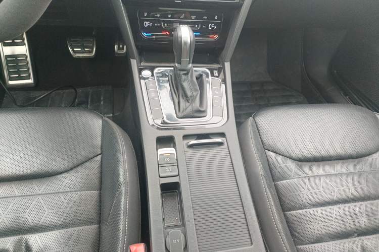 Used Volkswagen FAW-Volkswagen CC 2024 Estate Car 380TSI Hunter's Heart Edition Gear Lever