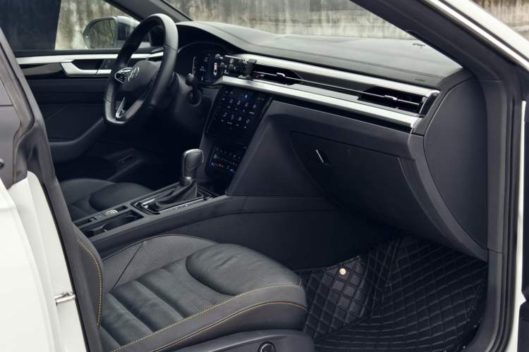 Used Volkswagen FAW-Volkswagen CC 2024 380TSI Striking Edition Interior 2