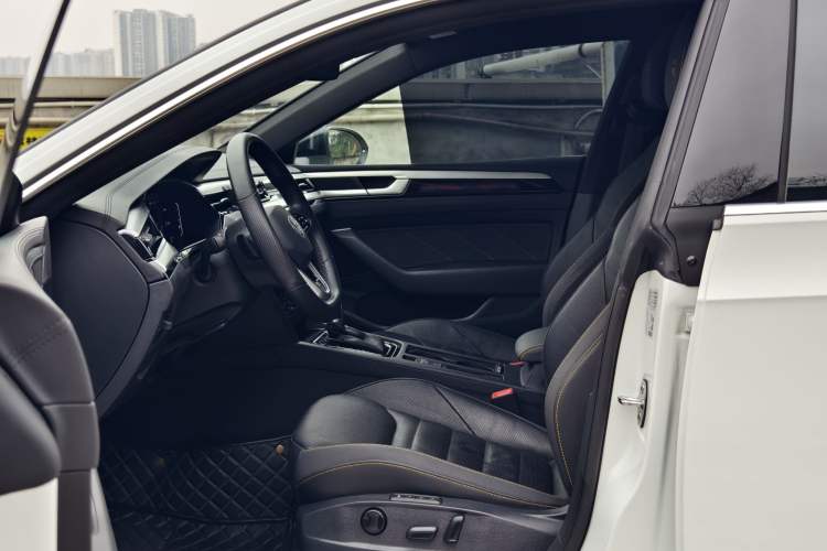 Used Volkswagen FAW-Volkswagen CC 2024 380TSI Striking Edition Interior 3
