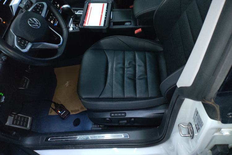 Used Volkswagen FAW-Volkswagen CC 2024 Estate Car 380TSI Hunter's Heart Edition Left Front Seat
