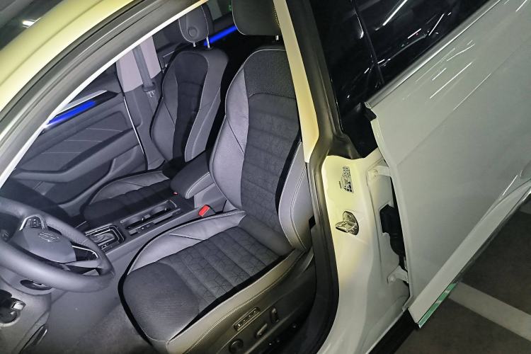 Used Volkswagen FAW-Volkswagen CC 2024 Estate Car 380TSI Hunter's Heart Edition Left Front Seat