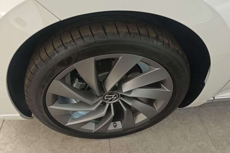 Used Volkswagen FAW-Volkswagen CC 2024 380TSI Striking All-Encompassing Edition Left Front Wheel Hub