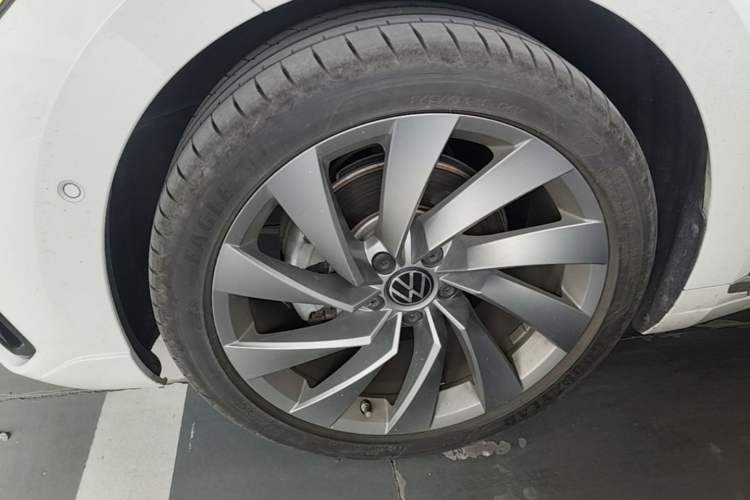 Used Volkswagen FAW-Volkswagen CC 2024 380TSI Striking Edition Left Front Wheel Hub
