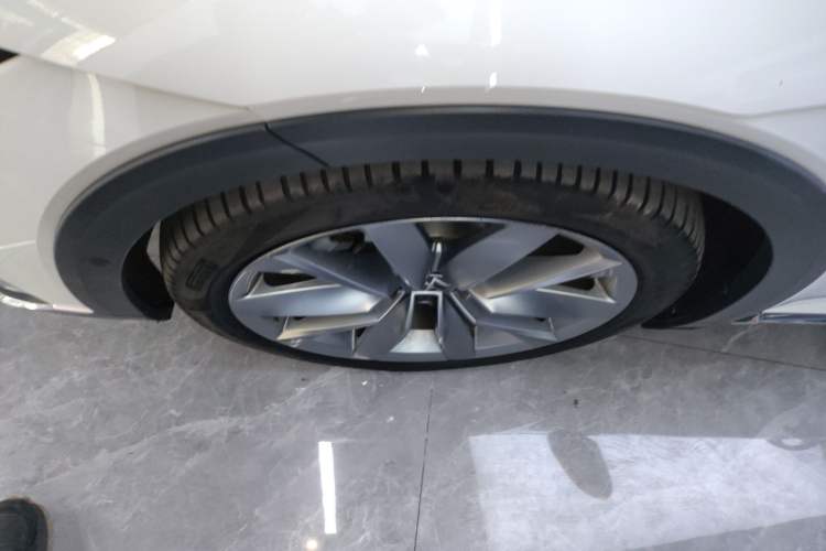 Used Volkswagen FAW-Volkswagen CC 2024 Estate Car 380TSI Hunter's Heart Edition Left Front Wheel Hub
