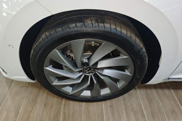 Used Volkswagen FAW-Volkswagen CC 2024 380TSI Striking All-Encompassing Edition Left Front Wheel Hub