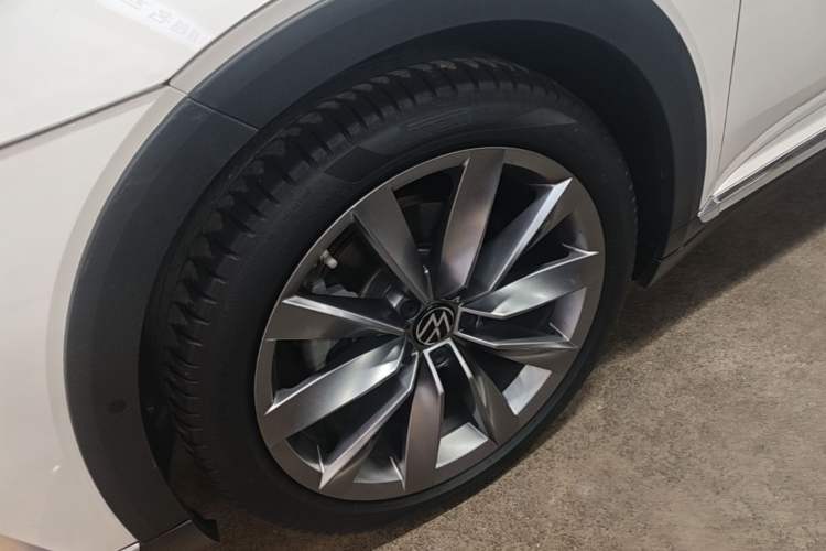 Used Volkswagen FAW-Volkswagen CC 2024 Estate Car 380TSI Hunter's Heart Edition Left Front Wheel Hub