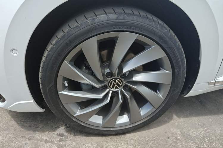 Used Volkswagen FAW-Volkswagen CC 2024 380TSI Striking All-Encompassing Edition Left Front Wheel Hub
