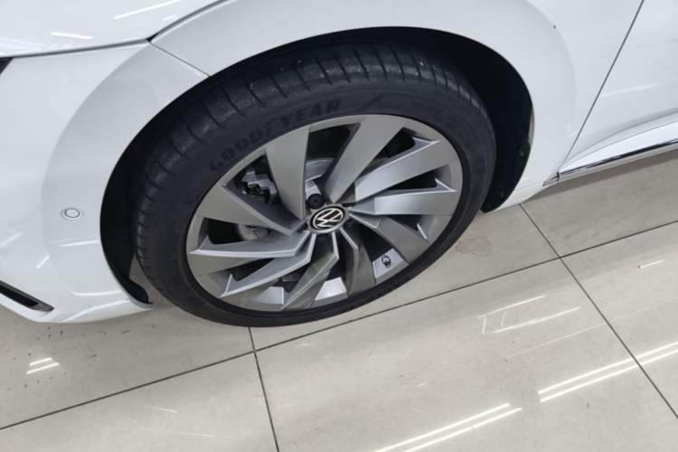 Used Volkswagen FAW-Volkswagen CC 2024 380TSI Striking All-Encompassing Edition Left Front Wheel Hub