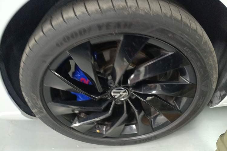 Used Volkswagen FAW-Volkswagen CC 2024 380TSI Striking Edition Left Front Wheel Hub