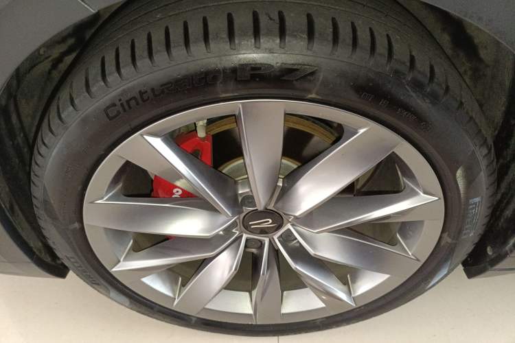 Used Volkswagen FAW-Volkswagen CC 2024 Estate Car 380TSI Hunter's Heart Edition Left Front Wheel Hub