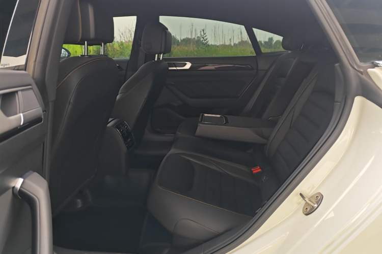 Used Volkswagen FAW-Volkswagen CC 2024 380TSI Striking All-Encompassing Edition Left Rear Seat