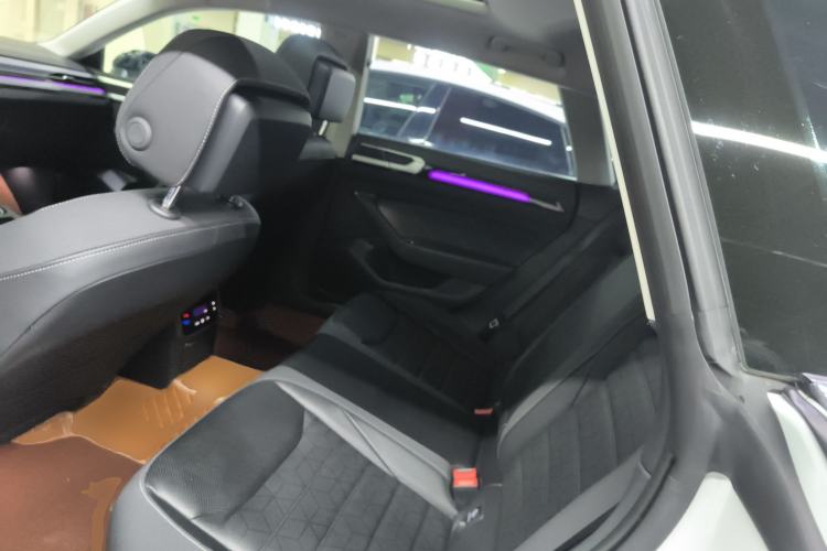 Used Volkswagen FAW-Volkswagen CC 2024 Estate Car 380TSI Hunter's Heart All-Encompassing Edition Left Rear Seat