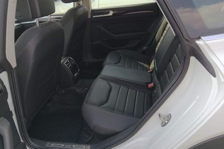 Used Volkswagen FAW-Volkswagen CC 2024 Estate Car 380TSI Hunter's Heart Edition Left Rear Seat