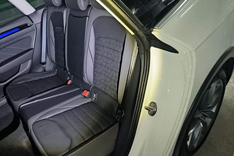 Used Volkswagen FAW-Volkswagen CC 2024 Estate Car 380TSI Hunter's Heart Edition Left Rear Seat