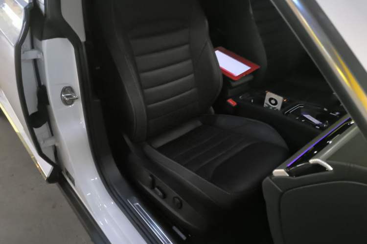 Used Volkswagen FAW-Volkswagen CC 2024 Estate Car 380TSI Hunter's Heart Edition Right Front Seat