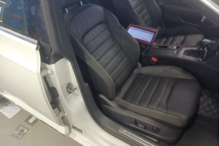 Used Volkswagen FAW-Volkswagen CC 2024 380TSI Striking Edition Right Front Seat