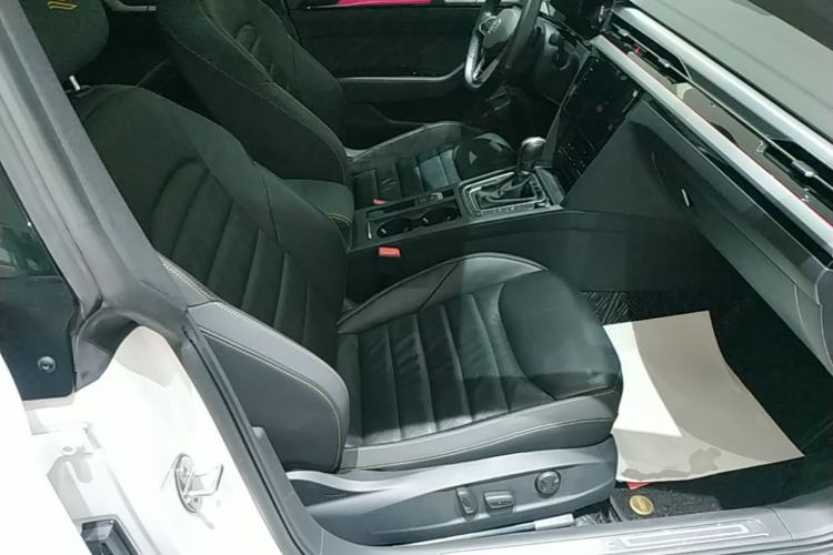 Used Volkswagen FAW-Volkswagen CC 2024 380TSI Striking Edition Right Front Seat