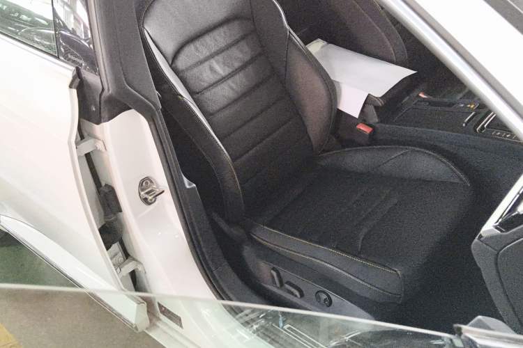 Used Volkswagen FAW-Volkswagen CC 2024 380TSI Striking Edition Right Front Seat