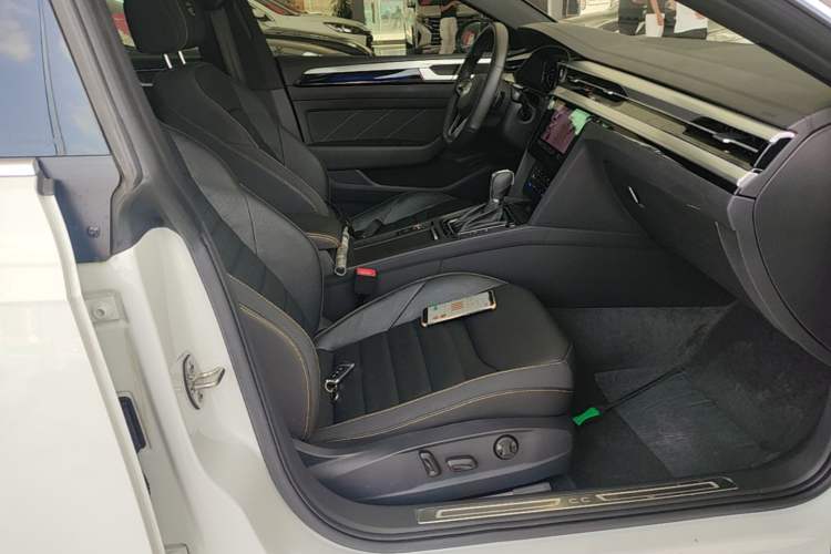 Used Volkswagen FAW-Volkswagen CC 2024 380TSI Striking Edition Right Front Seat