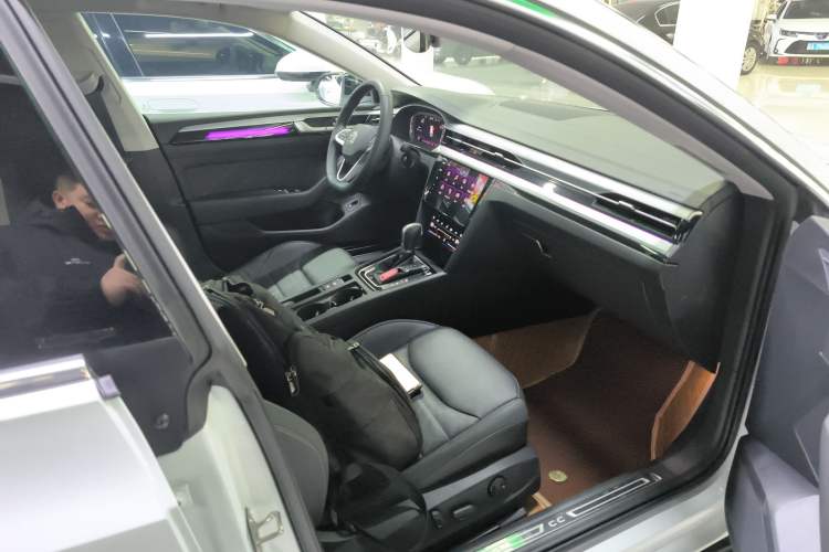 Used Volkswagen FAW-Volkswagen CC 2024 Estate Car 380TSI Hunter's Heart All-Encompassing Edition Right Front Seat