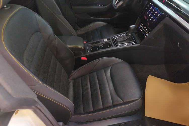 Used Volkswagen FAW-Volkswagen CC 2024 380TSI Striking Edition Right Front Seat
