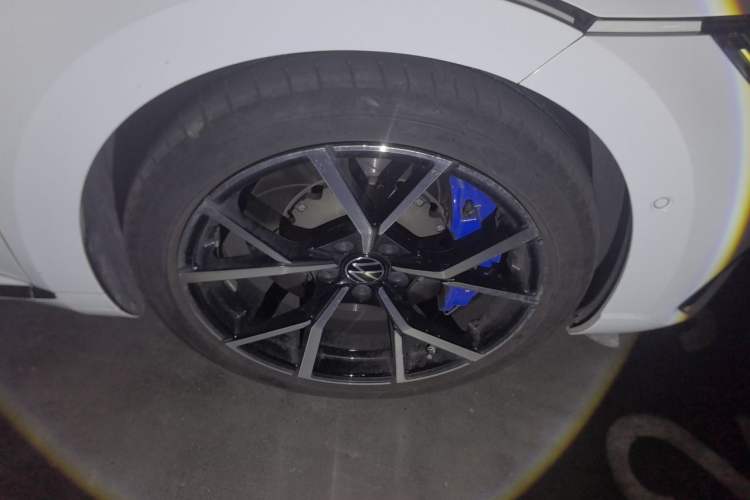 Used Volkswagen FAW-Volkswagen CC 2024 380TSI Striking Edition Right Front Wheel Hub