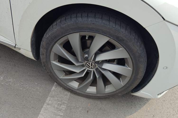 Used Volkswagen FAW-Volkswagen CC 2024 380TSI Striking Edition Right Front Wheel Hub