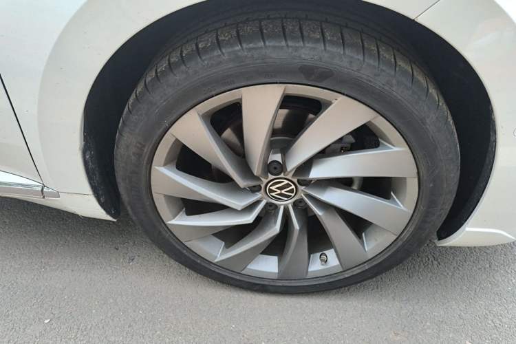 Used Volkswagen FAW-Volkswagen CC 2024 380TSI Striking All-Encompassing Edition Right Front Wheel Hub