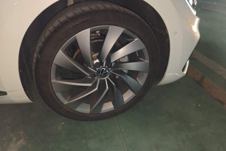 Used Volkswagen FAW-Volkswagen CC 2024 380TSI Striking Edition Right Front Wheel Hub