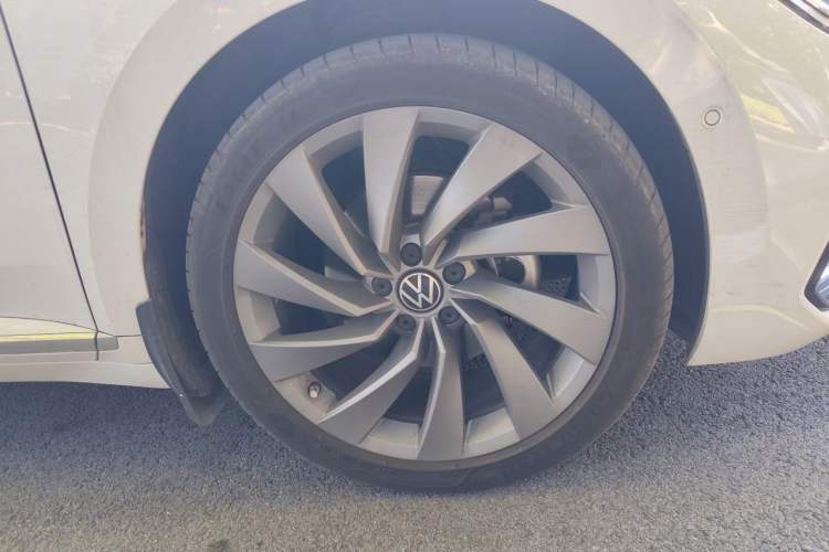 Used Volkswagen FAW-Volkswagen CC 2024 380TSI Striking All-Encompassing Edition Right Front Wheel Hub