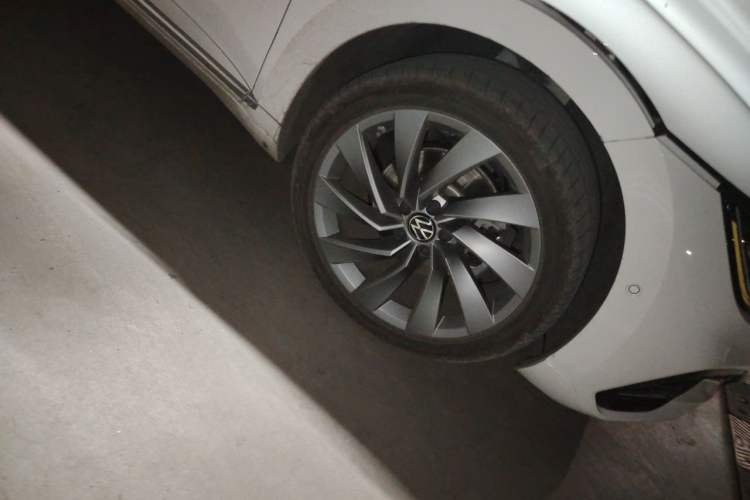 Used Volkswagen FAW-Volkswagen CC 2024 380TSI Striking All-Encompassing Edition Right Front Wheel Hub
